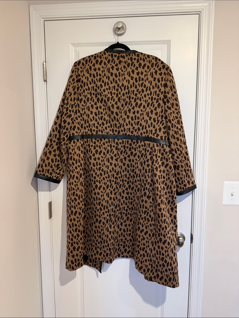 Kasper Leopard Print Jacquard Long-Sleeve Jacket - Tan/Black - Picture 4 of 5